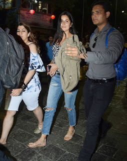 Katrina Kaif Spotted at Airport in Black Tank Top and Denim Jeans in Mumbai (2)